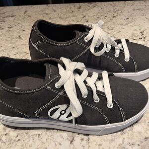 NWOT! Heelys Men's Black and White Sneakers Size 7